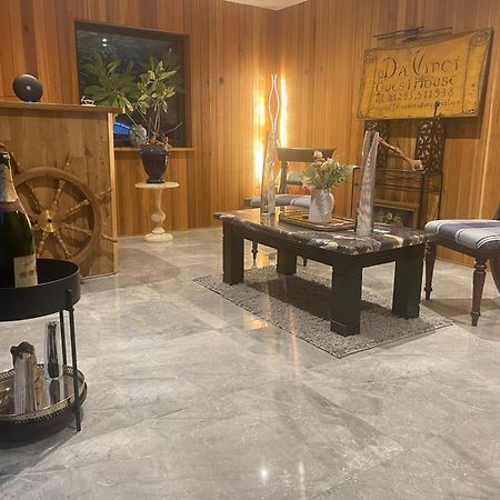 Da Vinci Guest House & Guest Parking, A Real Gem Crawley  Eksteriør bilde