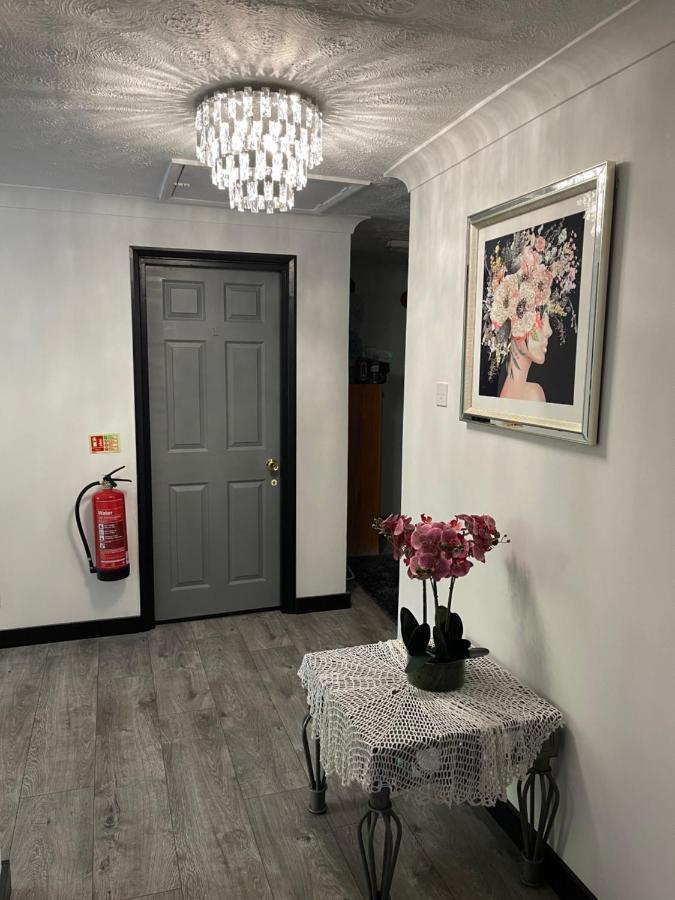 Da Vinci Guest House & Guest Parking, A Real Gem Crawley  Eksteriør bilde