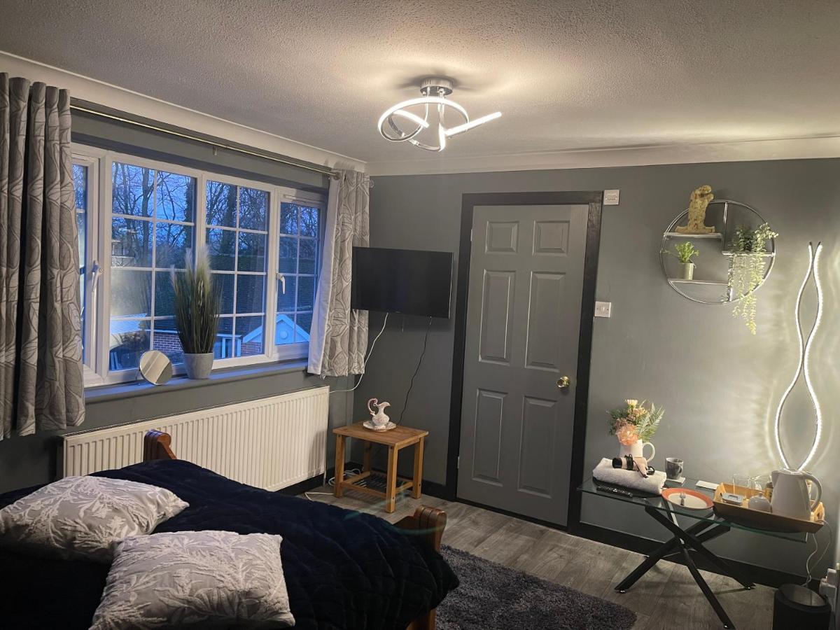 Da Vinci Guest House & Guest Parking, A Real Gem Crawley  Eksteriør bilde