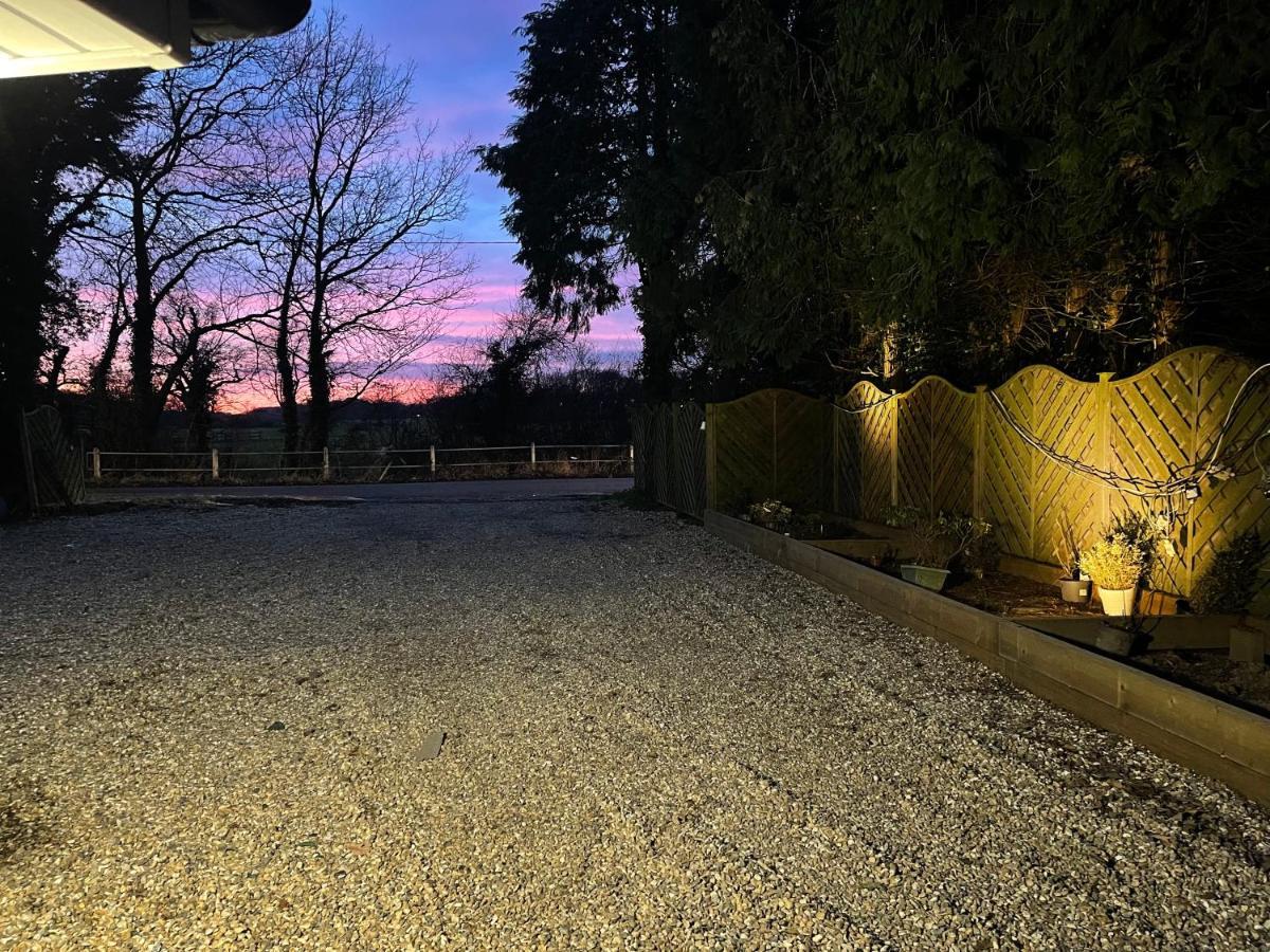 Da Vinci Guest House & Guest Parking, A Real Gem Crawley  Eksteriør bilde