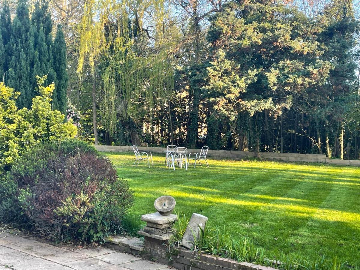Da Vinci Guest House & Guest Parking, A Real Gem Crawley  Eksteriør bilde
