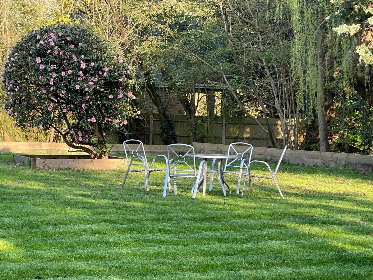 Da Vinci Guest House & Guest Parking, A Real Gem Crawley  Eksteriør bilde