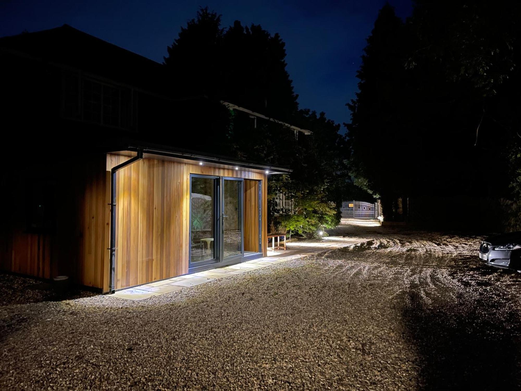 Da Vinci Guest House & Guest Parking, A Real Gem Crawley  Eksteriør bilde