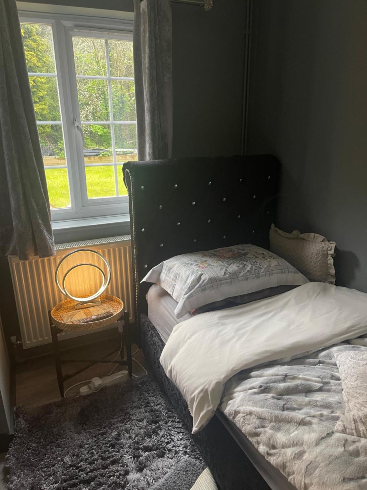 Da Vinci Guest House & Guest Parking, A Real Gem Crawley  Eksteriør bilde