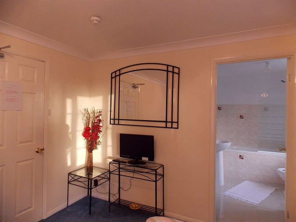 Da Vinci Guest House & Guest Parking, A Real Gem Crawley  Eksteriør bilde