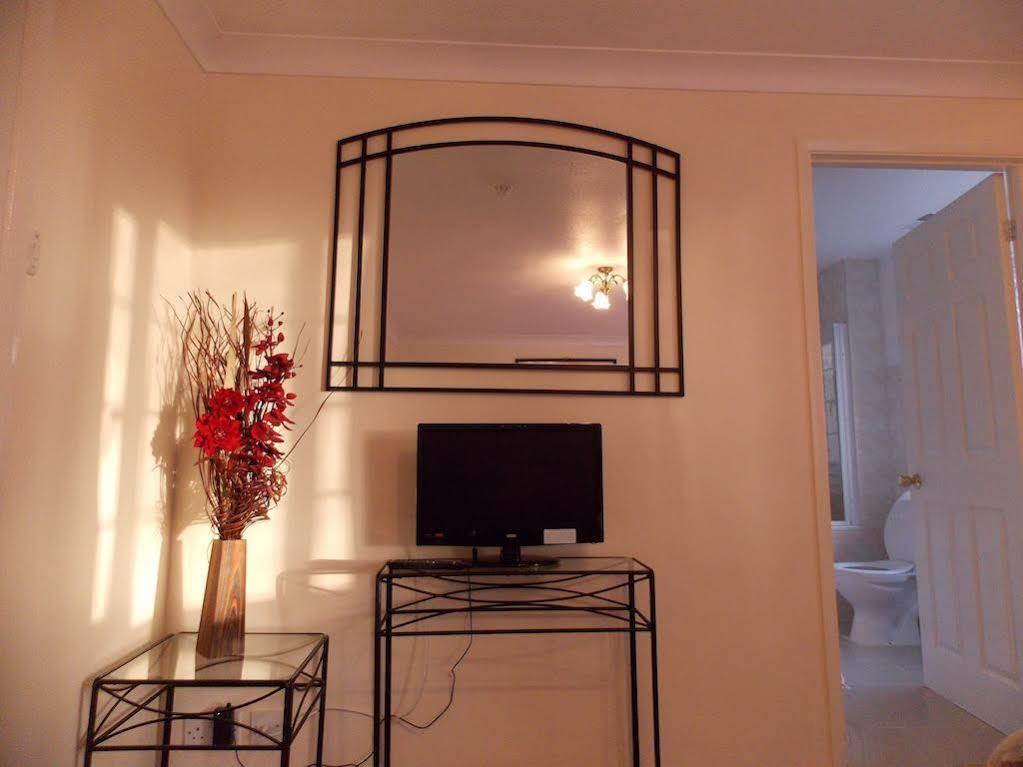Da Vinci Guest House & Guest Parking, A Real Gem Crawley  Eksteriør bilde
