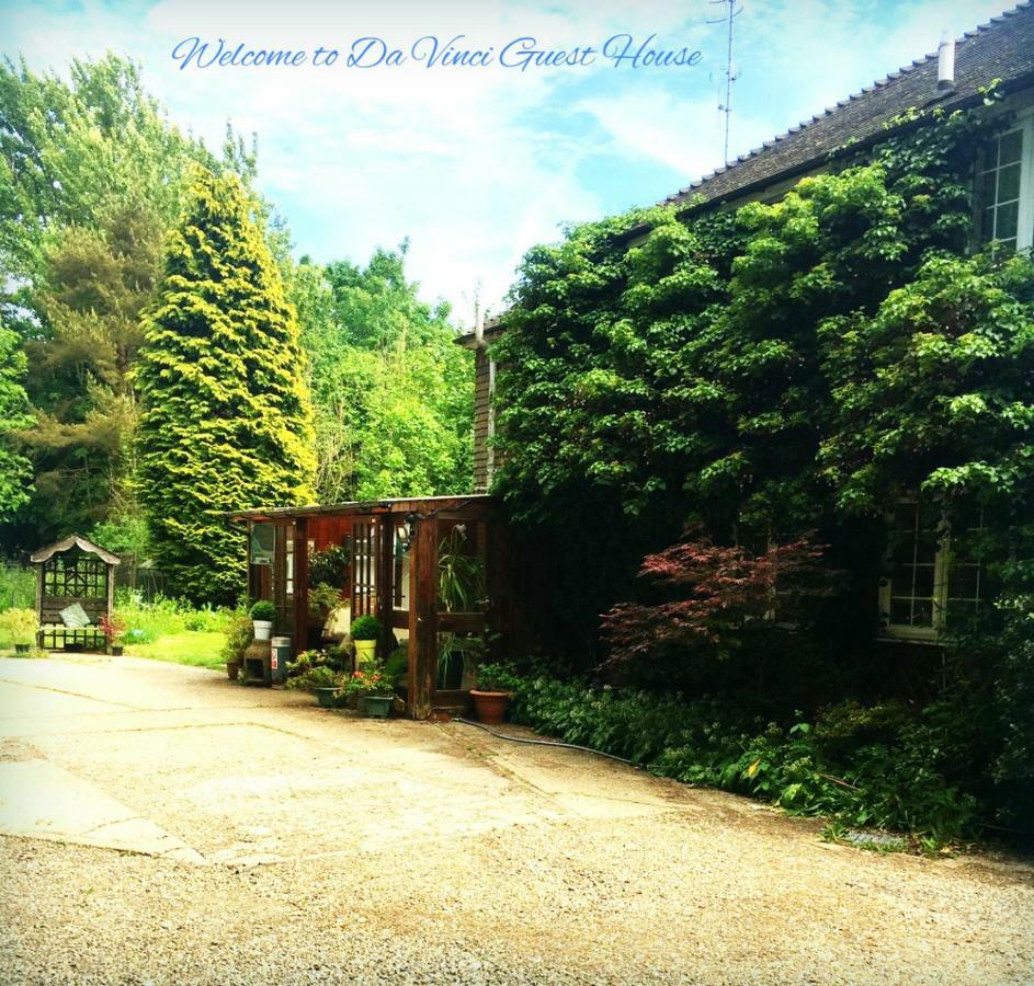 Da Vinci Guest House & Guest Parking, A Real Gem Crawley  Eksteriør bilde